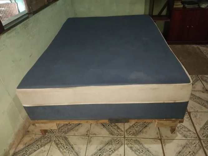 Cama box casal seminova