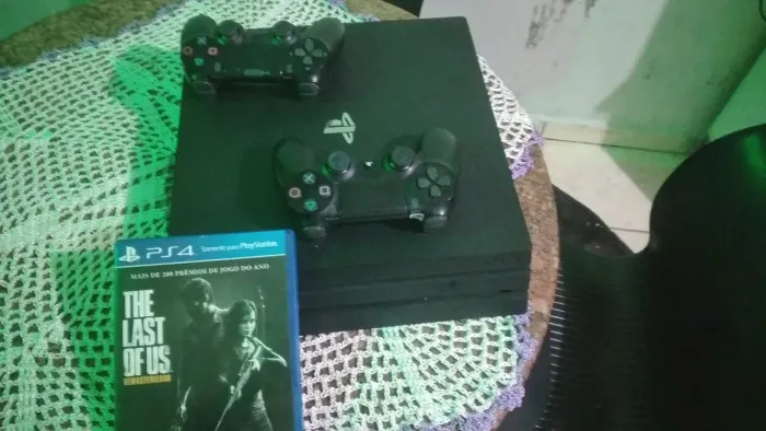 PS 4 semi novo