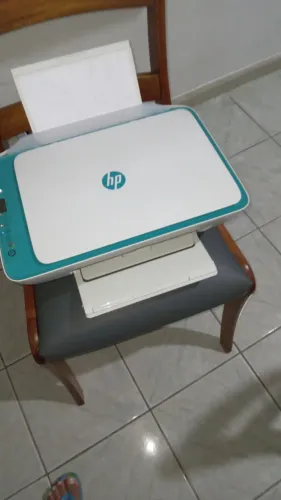 Impressora multifuncional HP com os cartuchos só tem que carregar com as tintas