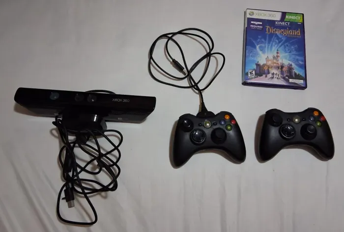 Lote de controles e Kinect originais de Xbox 360.