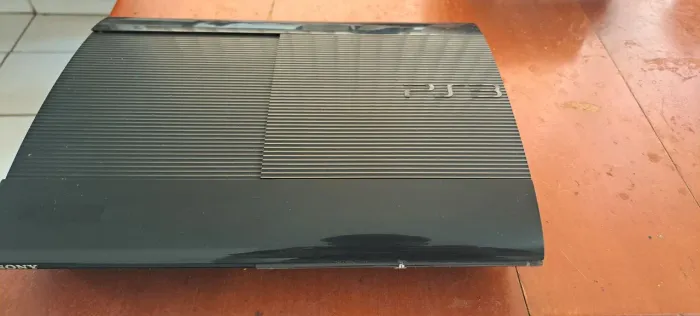 Vendo PS3 desbloqueado com 2 controles e 7 jogos originais.