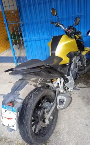 Moto extra , pneus ainda no pelo....