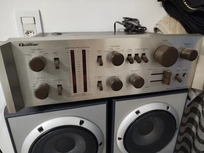 Vendo Amplificador Quasar QA 6600 e caixas de som Sony