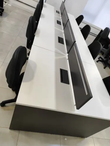 Estação de Trabalho Escritório 2 Lugares | Divisória + Tomadas | R$750