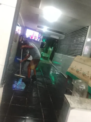 Preciso de uma mulher pra ajudar na cozinha segunda a sexta