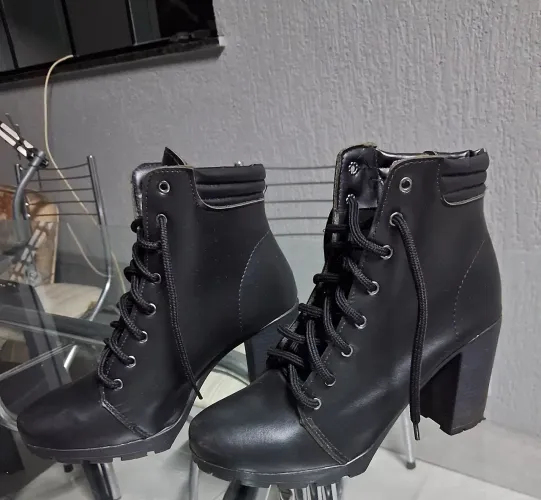 VENDE-SE COTURNO FEMININO TAMANHO 36-37 