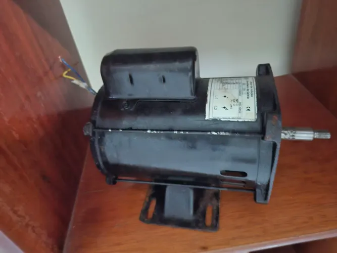 Motor piscina semi novo 1/2 vc potência ( 110volts)
