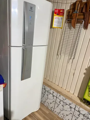 Geladeira Frost Free DF 42 110 volts