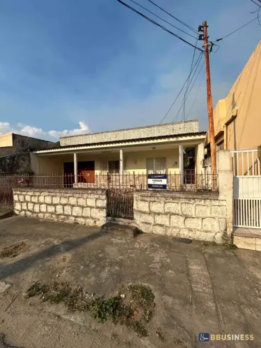 Oportunidade com Terreno de Frente para Duas Ruas Ideal para Morar ou Investir - Jardim C
