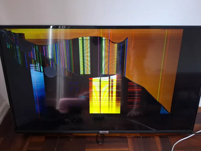 TV TCL 40 polegadas Display quebrado