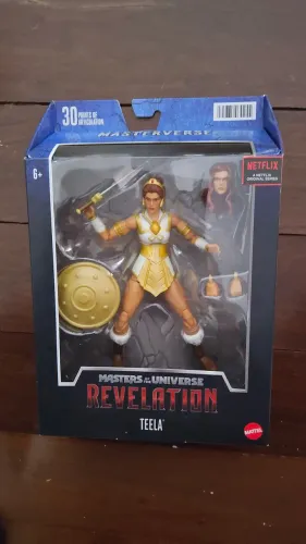 Teela masterverse revelation com escudo.