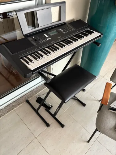 Vendo teclado Yamaha + suporte + pedal + banco