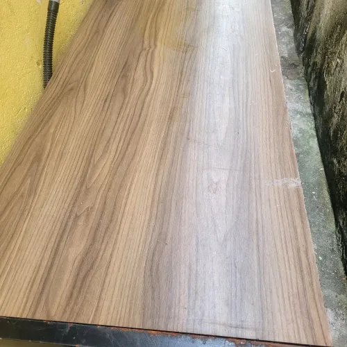 Mesa escritório com avarias