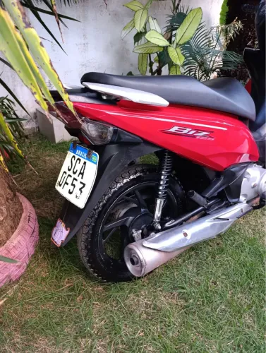 Honda biz 125 vermelha