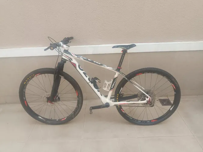 Bicicleta MTB Venzo Aro 29 Carbono Shimano XTR Semi Nova