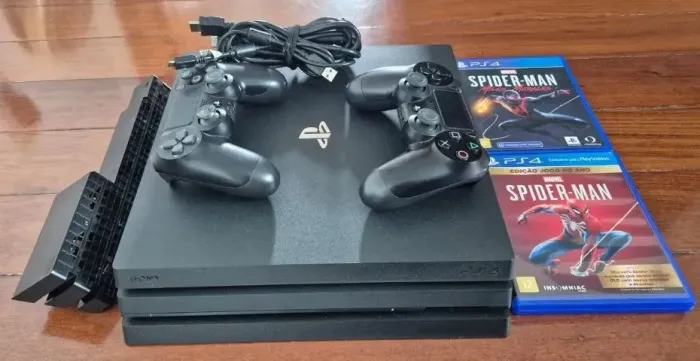 PS4 Pro 2 manetes e 2 jogos