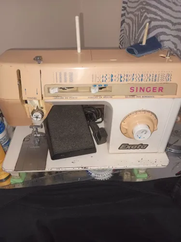 Máquina Singer Facilita