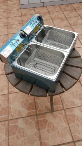 Fritadeira Elétrica com 2 cubas 