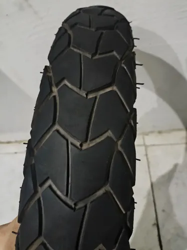 Pneu frontal da crosser e bross
