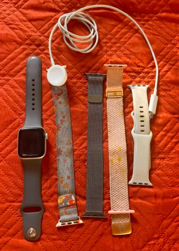 Apple Watch SE GPS 2ª Geração + 4 Pulseiras Extras + Carregador