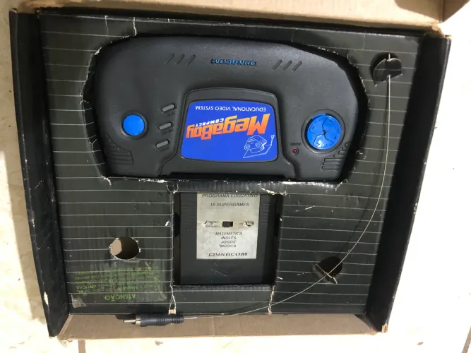 Raro Megaboy Dynacom completo na caixa com cartuchos Atari 2600