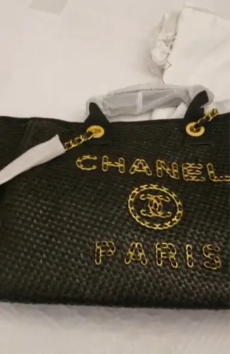 Bolsa CHANEL Tote em ráfia preta 
