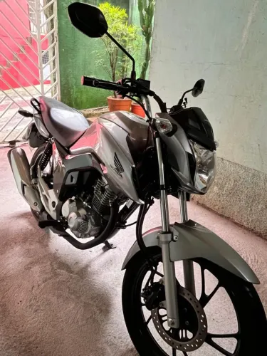 Honda CG 160 Fan 2023 - Apenas 2.700 km (Impecável / Estado de Zero)