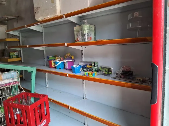 Prateleira de supermercado.