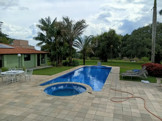Piscina de vinil e pastilha .