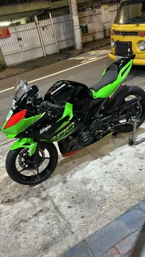 Kawasaki Ninja 400 de pista 2022