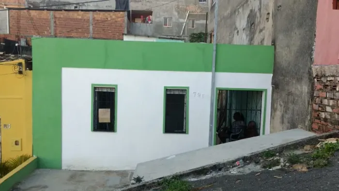 Vende-se Casa em Vila Fechada - Pau da Lima