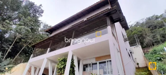 Casa com 6 Dormitórios Financiável no Centro de Florianópolis