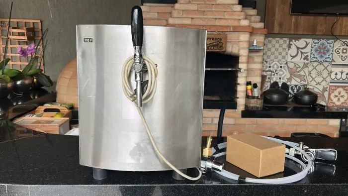 Chopeira Memo Facile 30l/h,110V, com kit de extração e cilindro de gás, revisada.