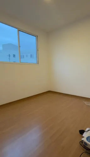 Quarto disponível para mulher maior de 18 