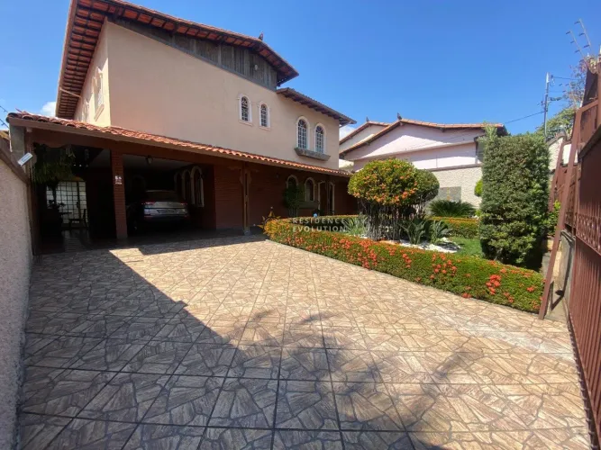 CASA LOTE 529M2 04 QTOS/SUITE/04 VAGAS - PLANALTO