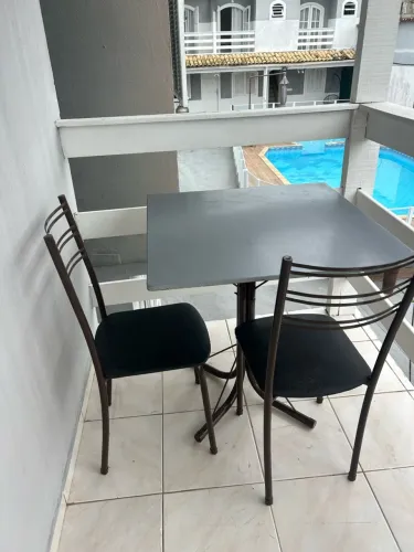 Mesa com 2 cadeiras