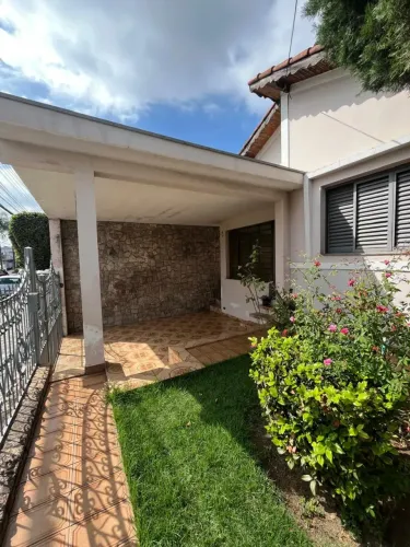 Oportunidade!! Casa com Edícula disponível para locação na Av. Faria Lima em Taubaté/SP