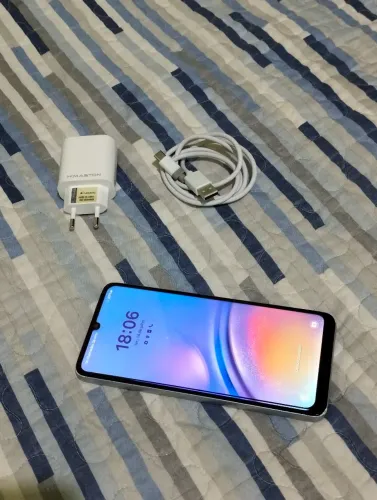 Samsung Galaxy A05 128GB - Perfeito, Completo com Película e Carregador