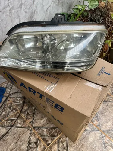 Par de Farol Fiat Idea