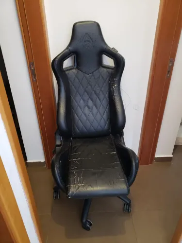 Cadeira gamer com detalhes