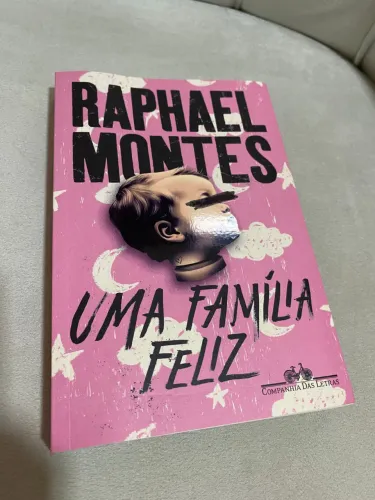 Livro "Uma Família Feliz" - Raphael Montes (Excelente estado)