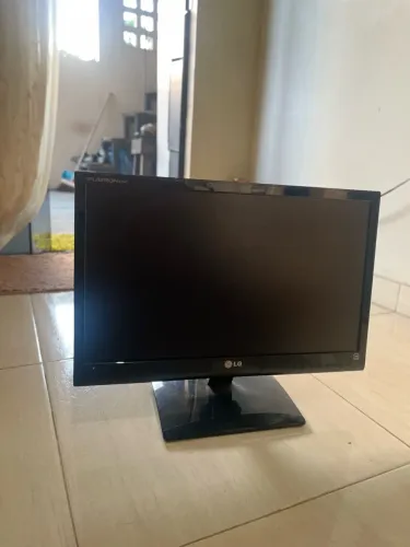 Monitor LED 21" LG Flatron E2041 - Excelente Estado (Sem Defeitos)