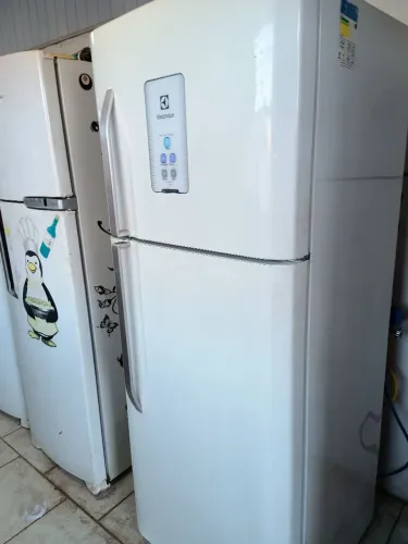 Geladeira Frost Free Electrolux semi nova com garantia de 90 dias