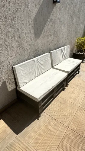Sofá pallet com estofado