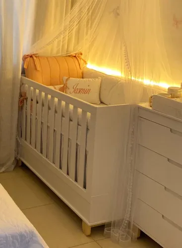 Berço que vira cama + colchão + dossel com mosquiteiro 