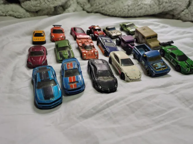 18 Carrinhos da Hot Wheels pro seu Filho(a) brincar!