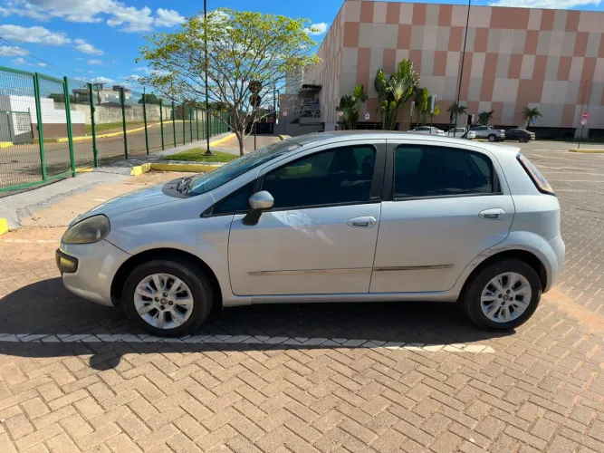 Fiat Punto Attractive 1.4 Fire Flex 8V 5P 2014