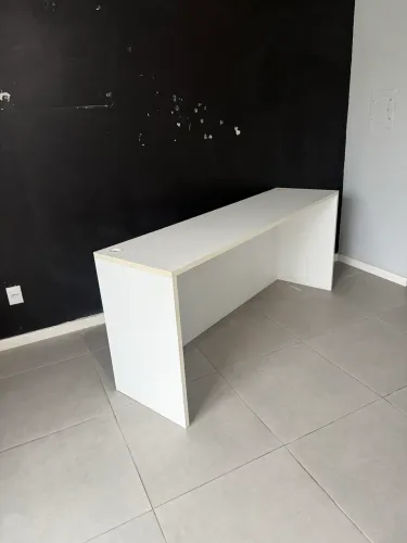 Bancada para dois computadores