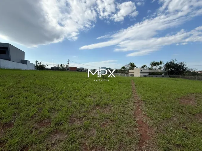 Terreno à venda no Residencial Reserva Jardins em Piracicaba.