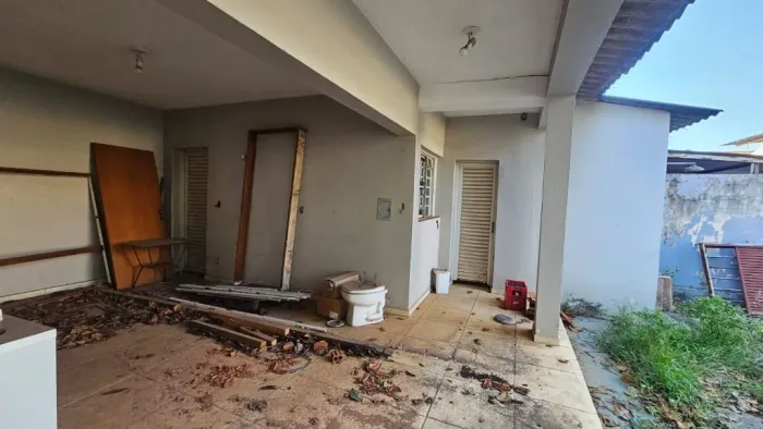 Sobrado com 4 quartos (1 suíte) e 2 vagas à venda ou para alugar em Marília/SP